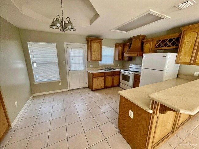 Building Photo - 15 S Dahlia St