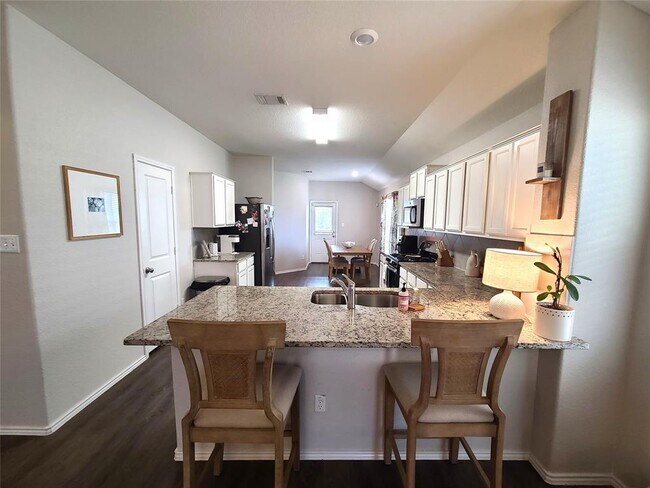 Building Photo - 104 Red Buckeye Loop