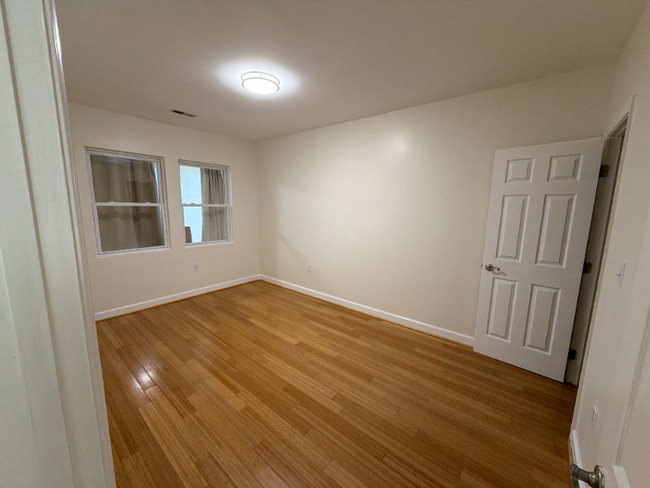 Foto del edificio - 937 Randolph St NW