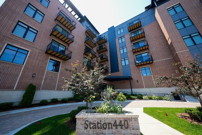Foto del edificio - HIGHPOINT Highwood Station 440
