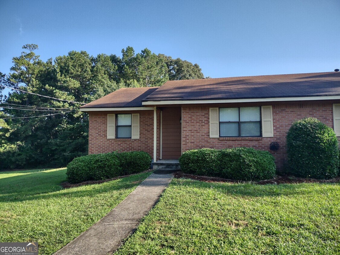 Primary Photo - 8457 Pineland Dr