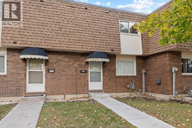 Building Photo - 5442 Lassaline Ave