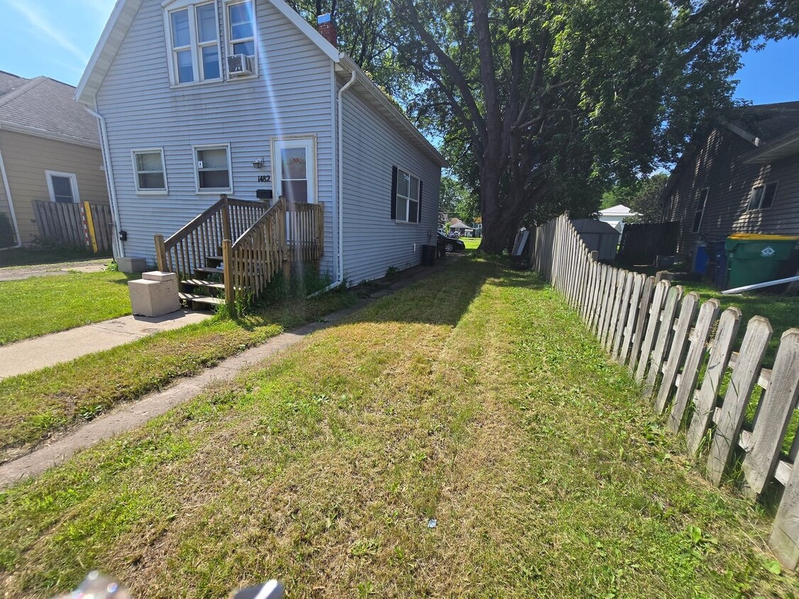 Primary Photo - 1482 Elm St