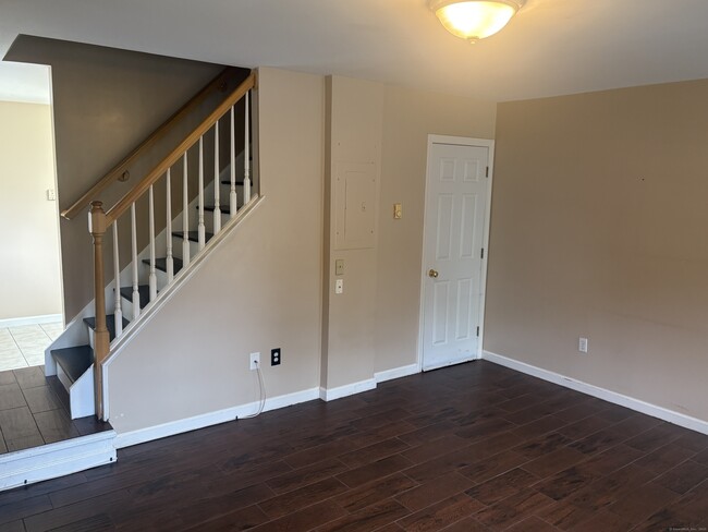 Building Photo - 92 Hamden Ave