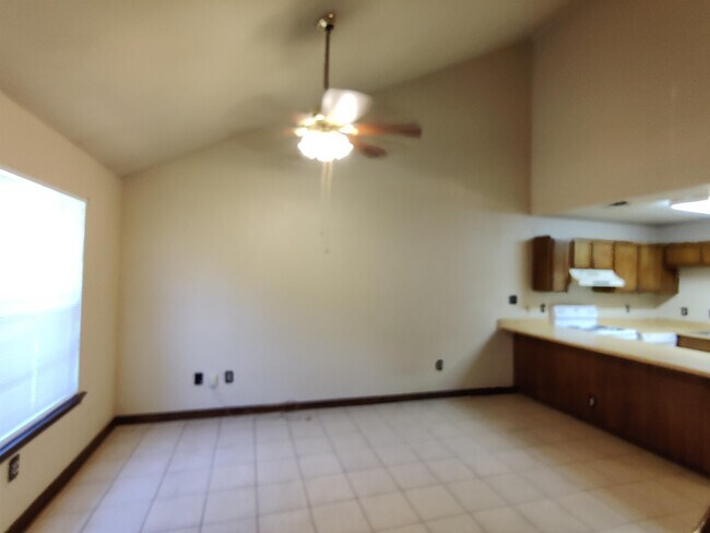 Building Photo - 1105 Ocala Rd