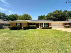 Building Photo - 2824 Barrywood Dr