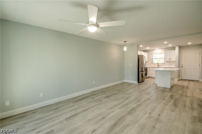 Foto del edificio - 16881 Davis Rd