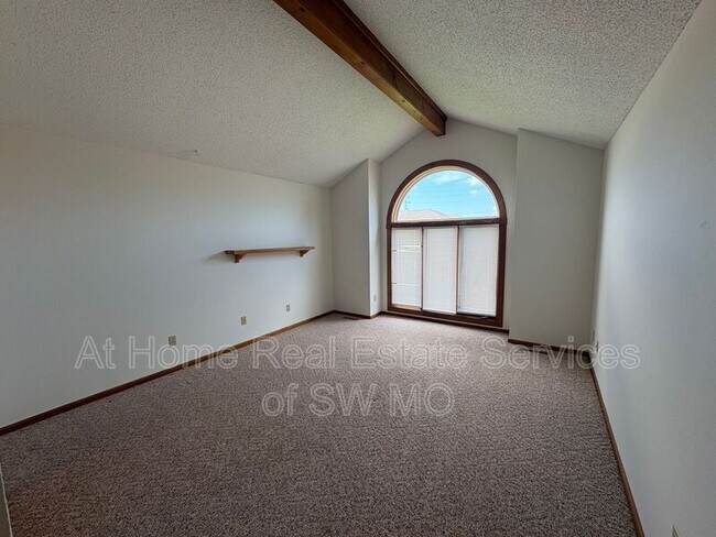 Foto del edificio - 4134 S Weller Ave