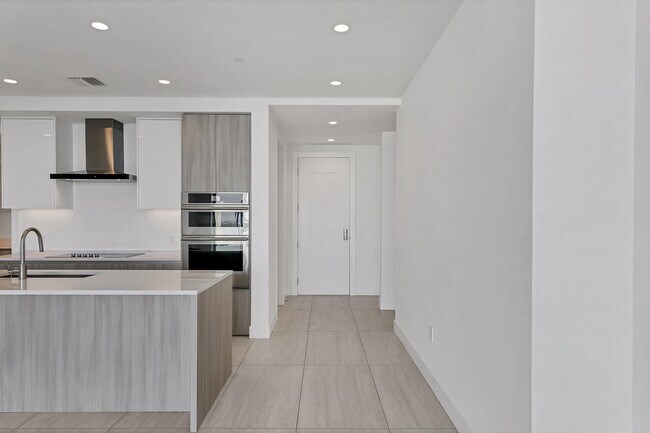 Building Photo - 301 Quay Cmn