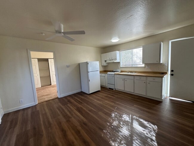 Foto del edificio - 881 Emory Ave