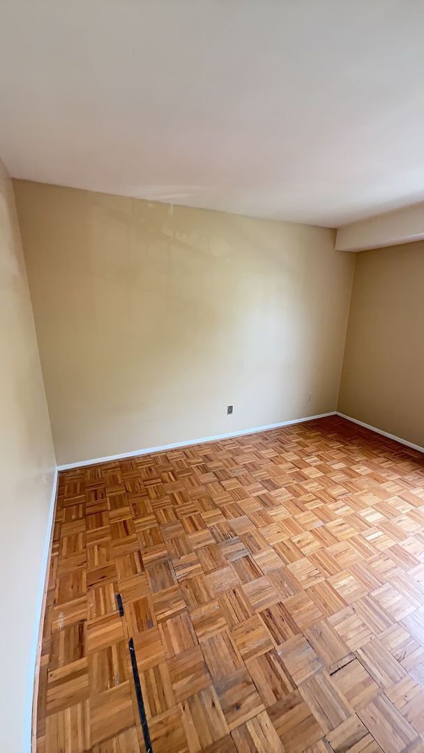 Building Photo - August 2026/2027 Loyola off-campus  2bd/2ba Homeland Southway Condo w/ CAC & more! - Available 8/9