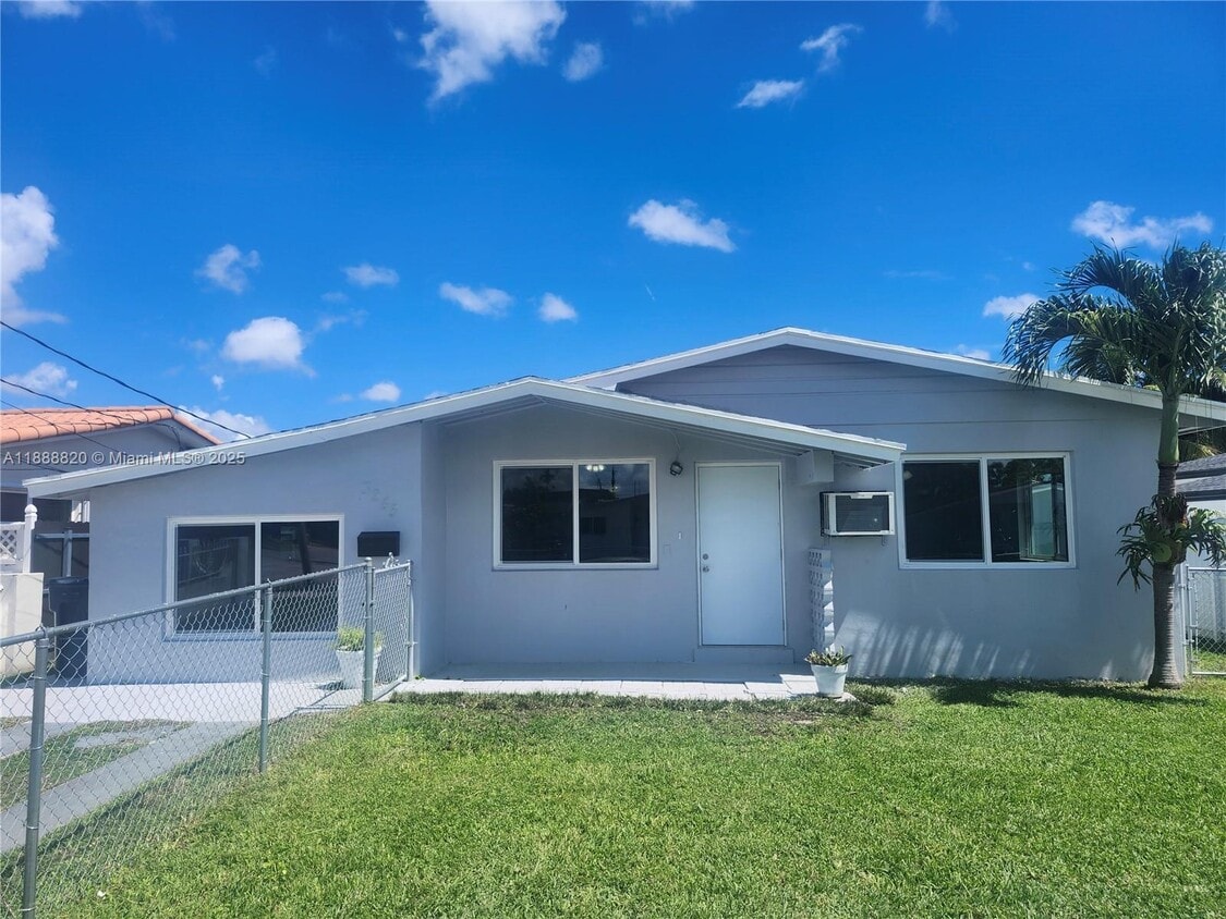 Foto principal - 3245 SW 88th Ct