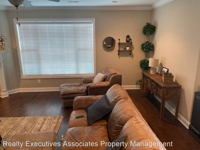 Building Photo - 3 br, 2.5 bath House - 2207 Villa Garden Way