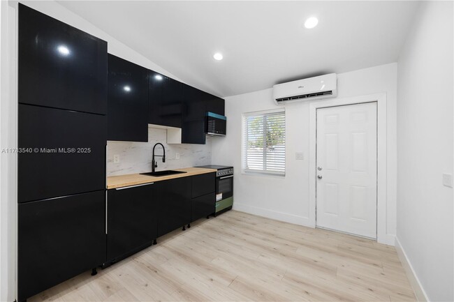Foto del edificio - 16204 NE 18th Ct