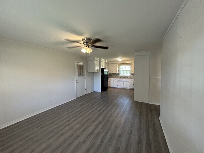 Foto del edificio - 3-Bedroom 2-Bathroom Home with 2 car garage  in Prime Cookeville Location!