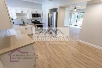 Building Photo - 351 E Thomas Rd