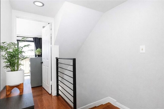 Foto del edificio - 2480 Penmar Ave