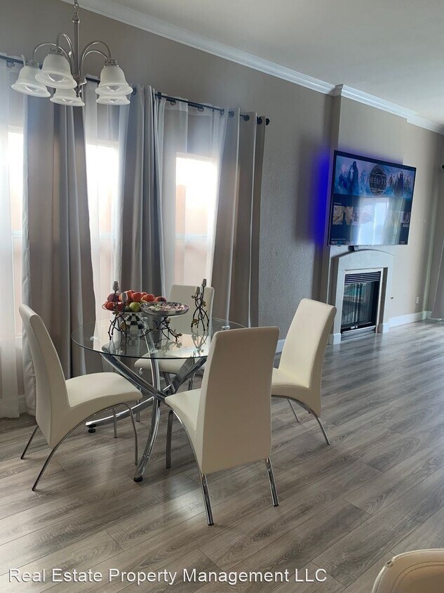 Foto principal - 3 br, 2 bath House - 3866 Falcon Springs Dr