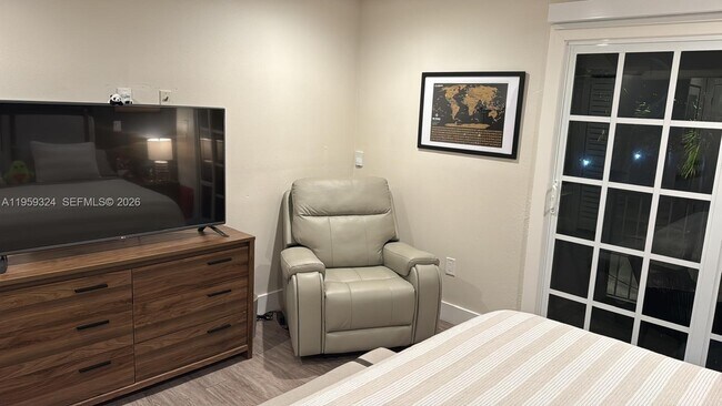 Foto del edificio - 3538 SW 17th St