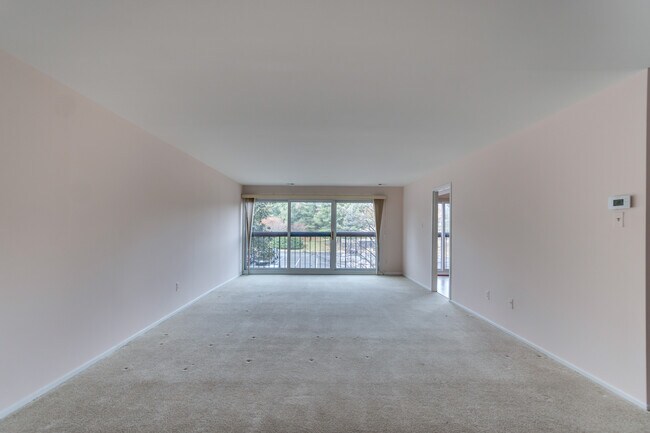 Building Photo - 2817 Jermantown Rd