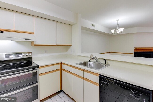 Building Photo - 5814 Orchard Hill Ln