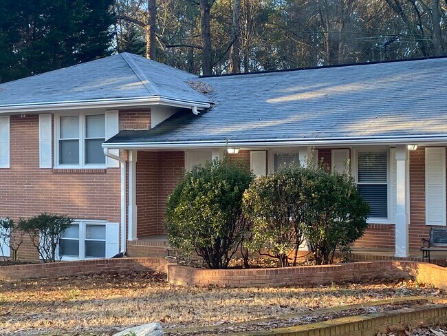 Foto del edificio - 851 Rockbridge Rd SW