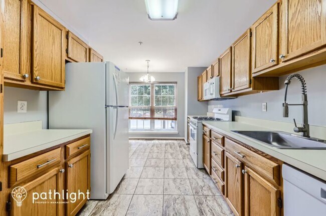 Building Photo - 4950 Lockard Dr