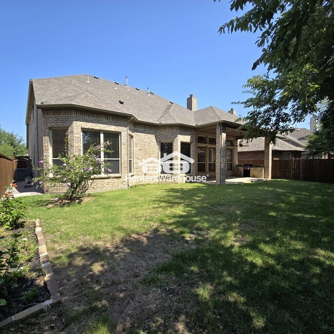 Building Photo - 5529 Bentrose Dr