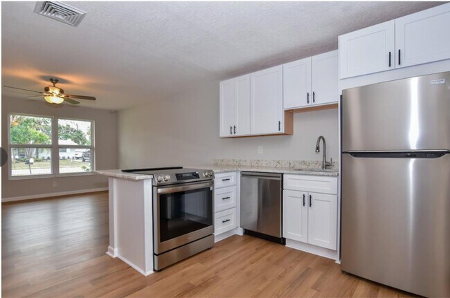 Foto del edificio - 423 SE Parkway Dr