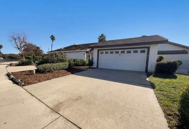 Building Photo - 13142 E Mesa Verde Dr