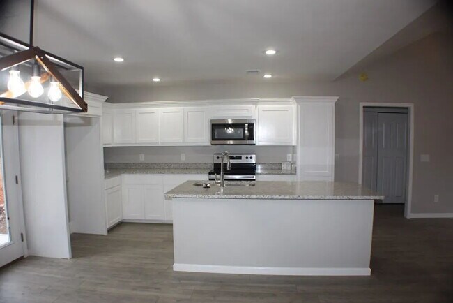 Foto del edificio - Available end of February!