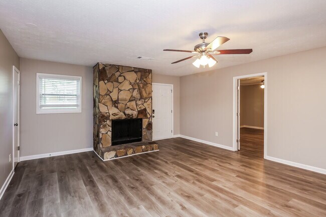 Building Photo - 549 Village Run