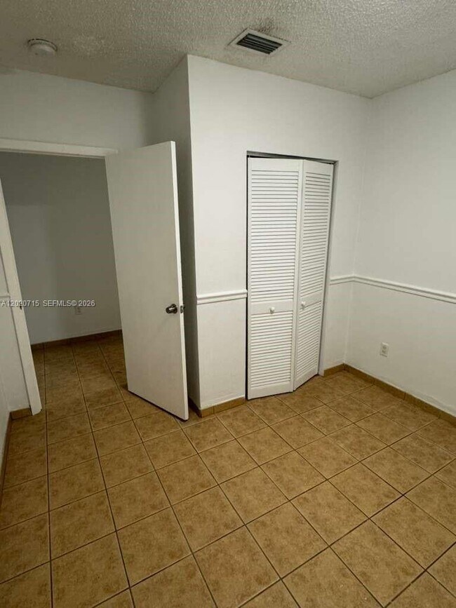 Foto del edificio - 4035 SW 11th St