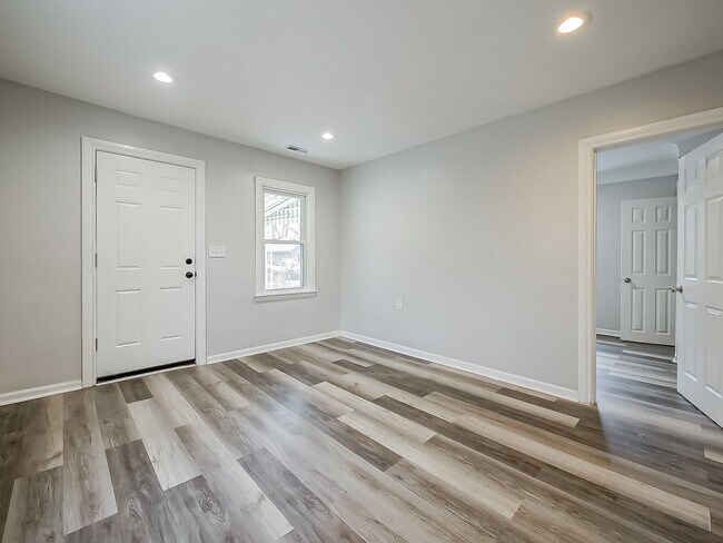 Foto del edificio - SECTION 8 ACCEPTED! Fresh Start in the Heart of Hazel Park – 3 Bedroom Charmer on Powell Ave