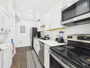 Building Photo - 1010 W 26th St