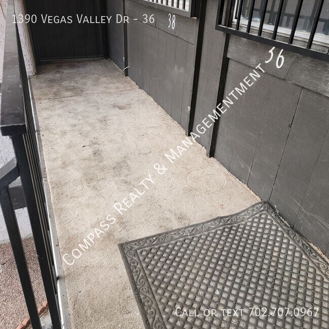 Building Photo - Beautiful 1 Bedroom Condo Near The Strip