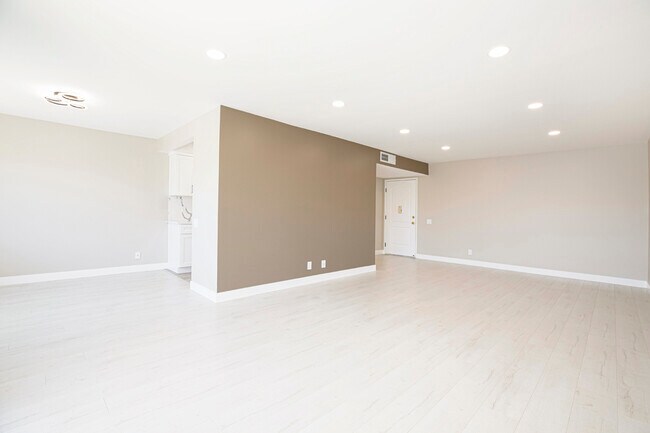 Building Photo - 4637 Willis Ave
