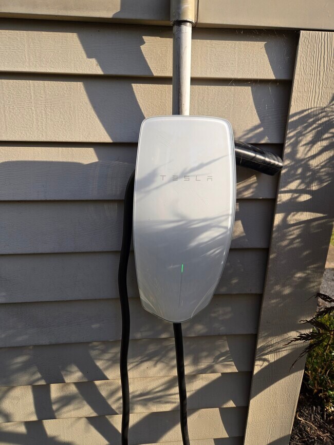 Foto del edificio - 554 Logan St