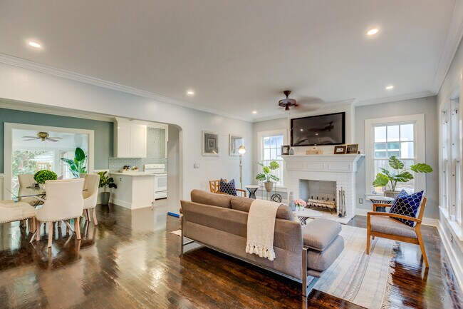 Foto del edificio - 717 N Lakeside Dr