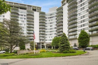 Building Photo - 1 Claridge Dr