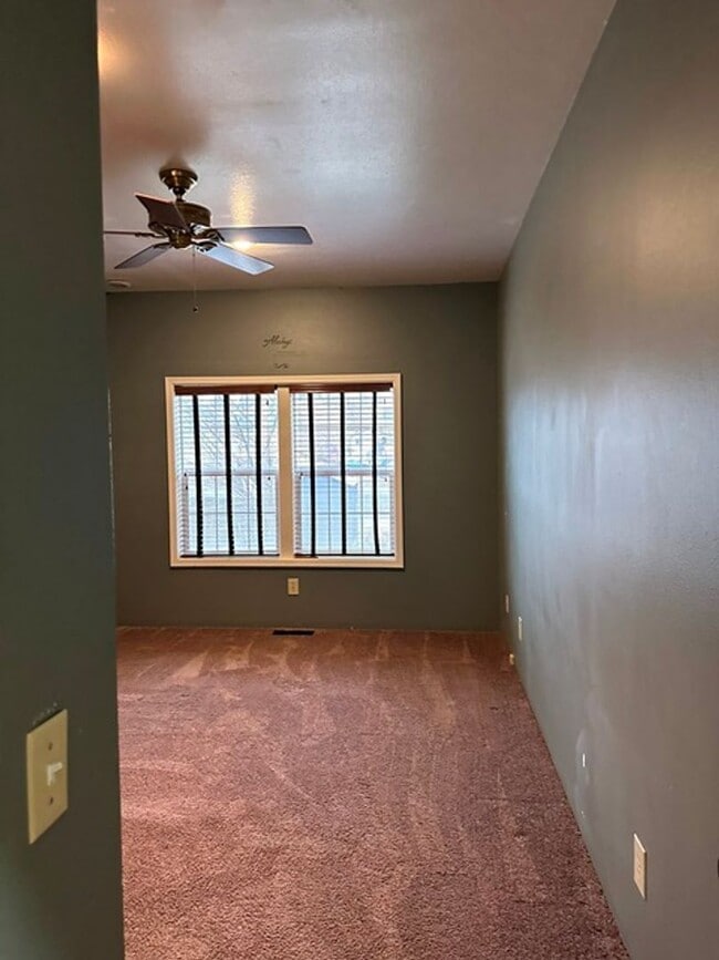 Building Photo - 3 Bedroom House