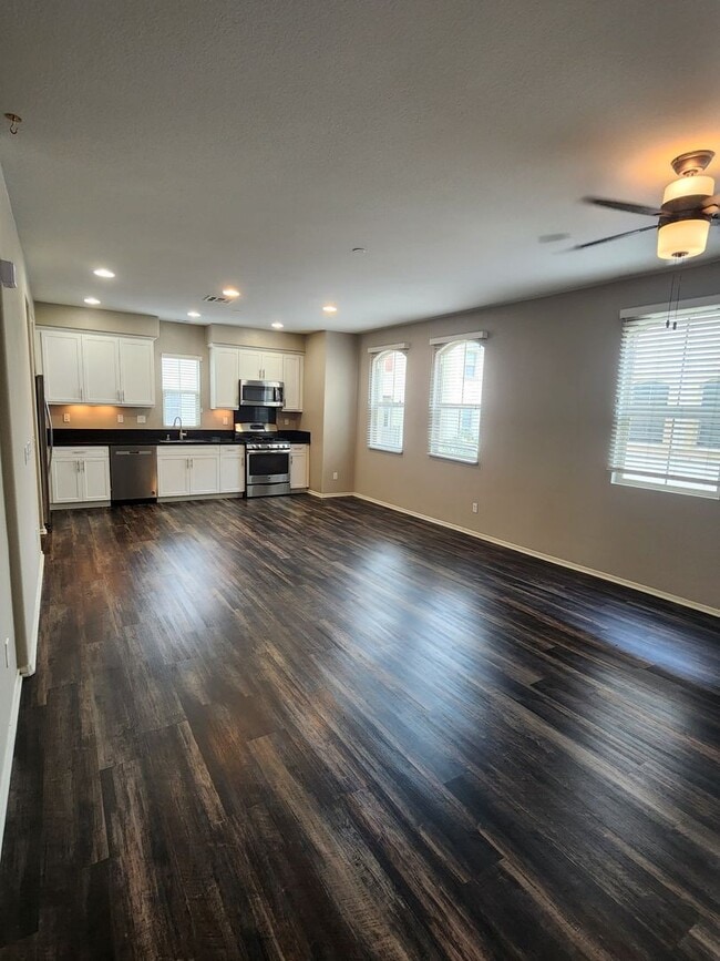 Building Photo - Gorgeous two bedroom home with 2.5 bathroo...