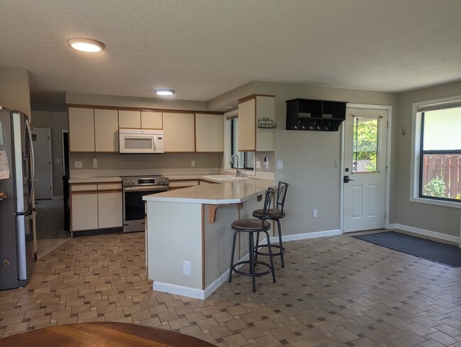 Building Photo - 3705 NE 157th Ave