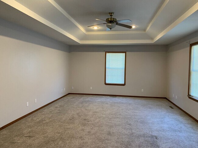 Building Photo - 802 Briarbrook / 92 Hedge Dr