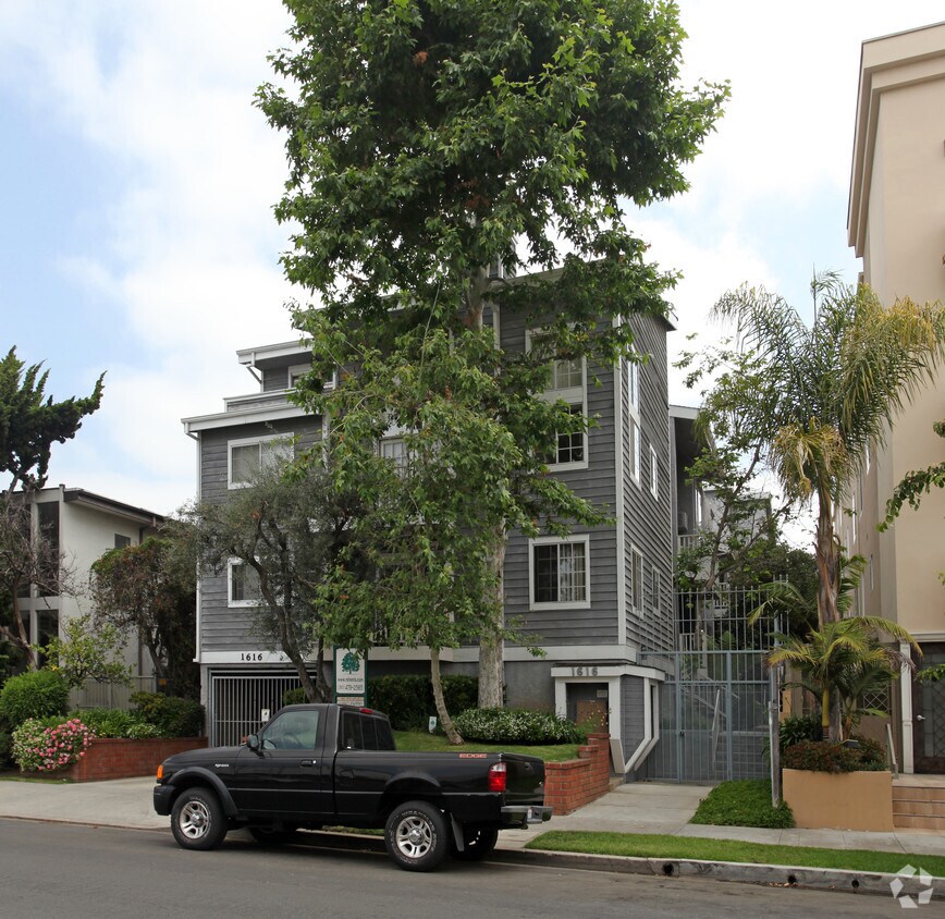 Foto principal - 1616 Barry Avenue,