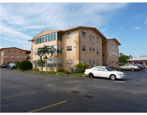 Foto del edificio - 120 Royal Palm Rd