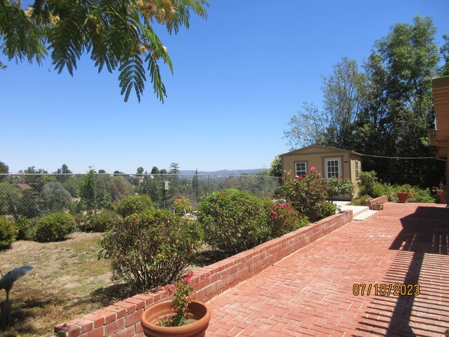 Building Photo - Reduce price for this gorgeous Valley view...