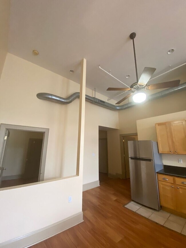 Foto del edificio - Theresa Park Lofts Apartments -Three Bedro...