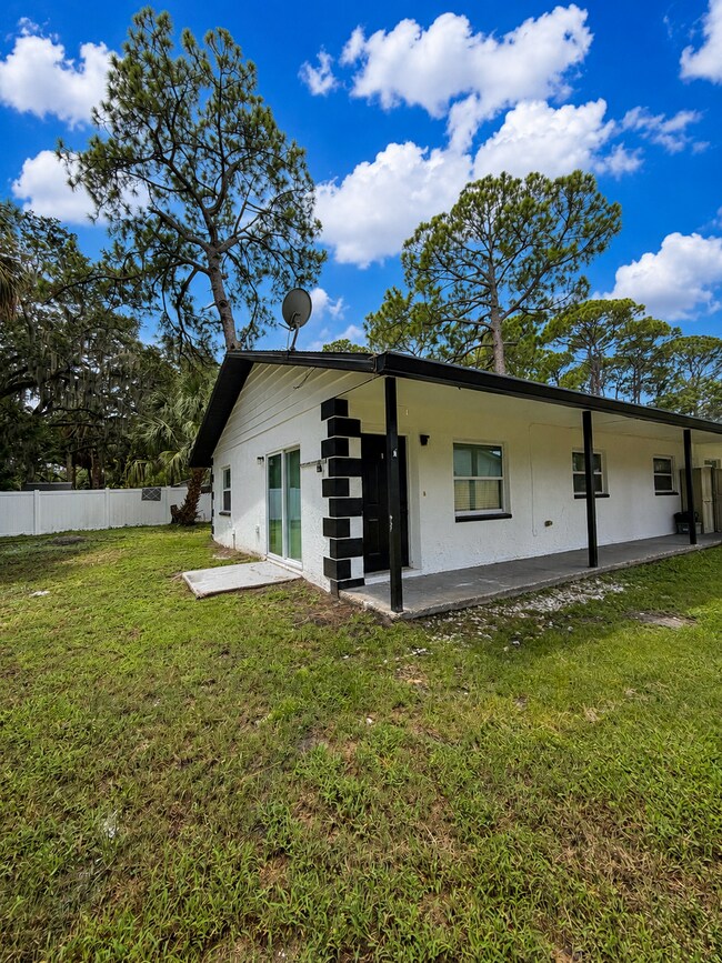 Foto del edificio - 7132 Oakwood Dr