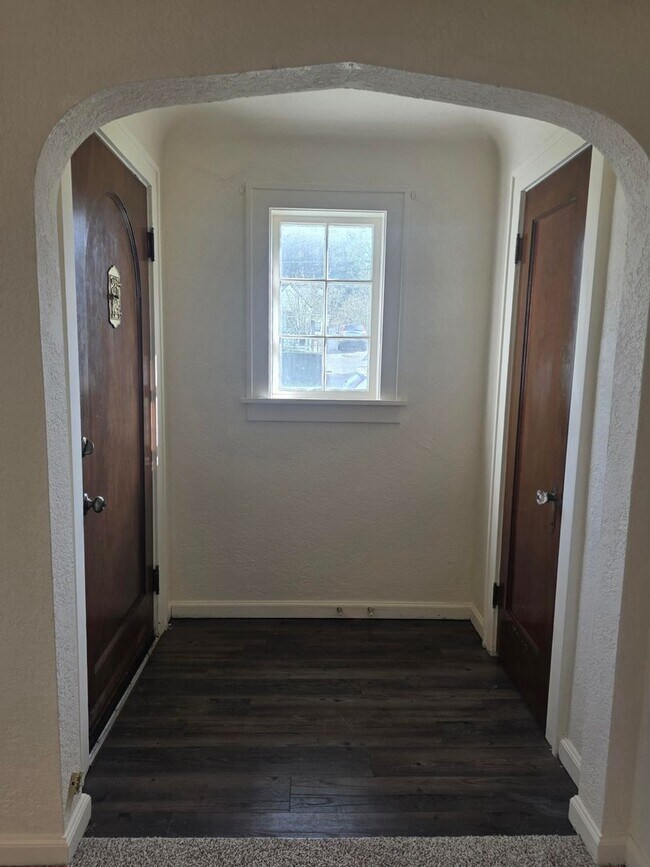 Foto del edificio - 2 bedroom home in West Bremerton